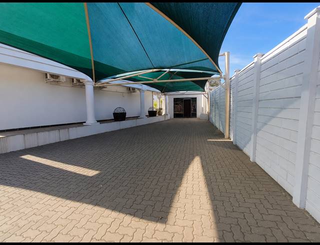 70M² OFFICE TO LET IN ROTHDENE